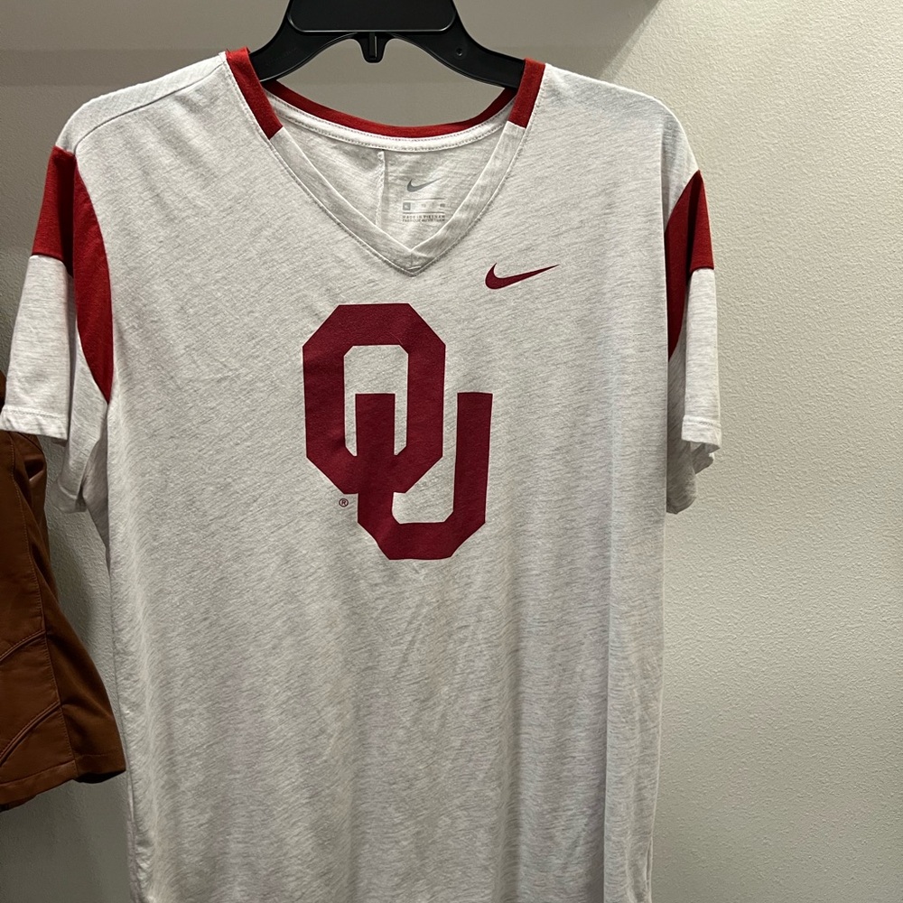 Nike Women’s White and Red Graphic Tee